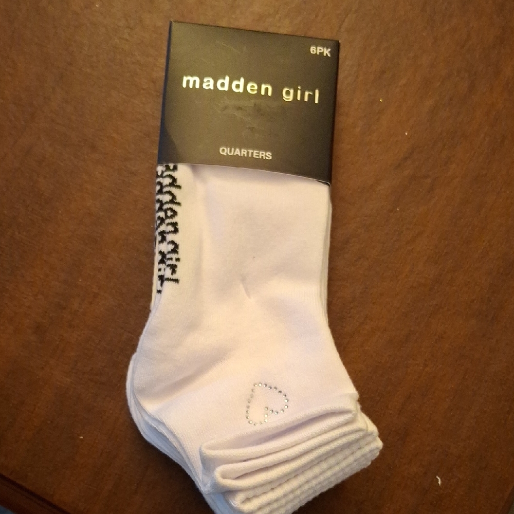 NWT. Madden Girl White Quarter Socks with Rhinestone Heart - 6 Pack